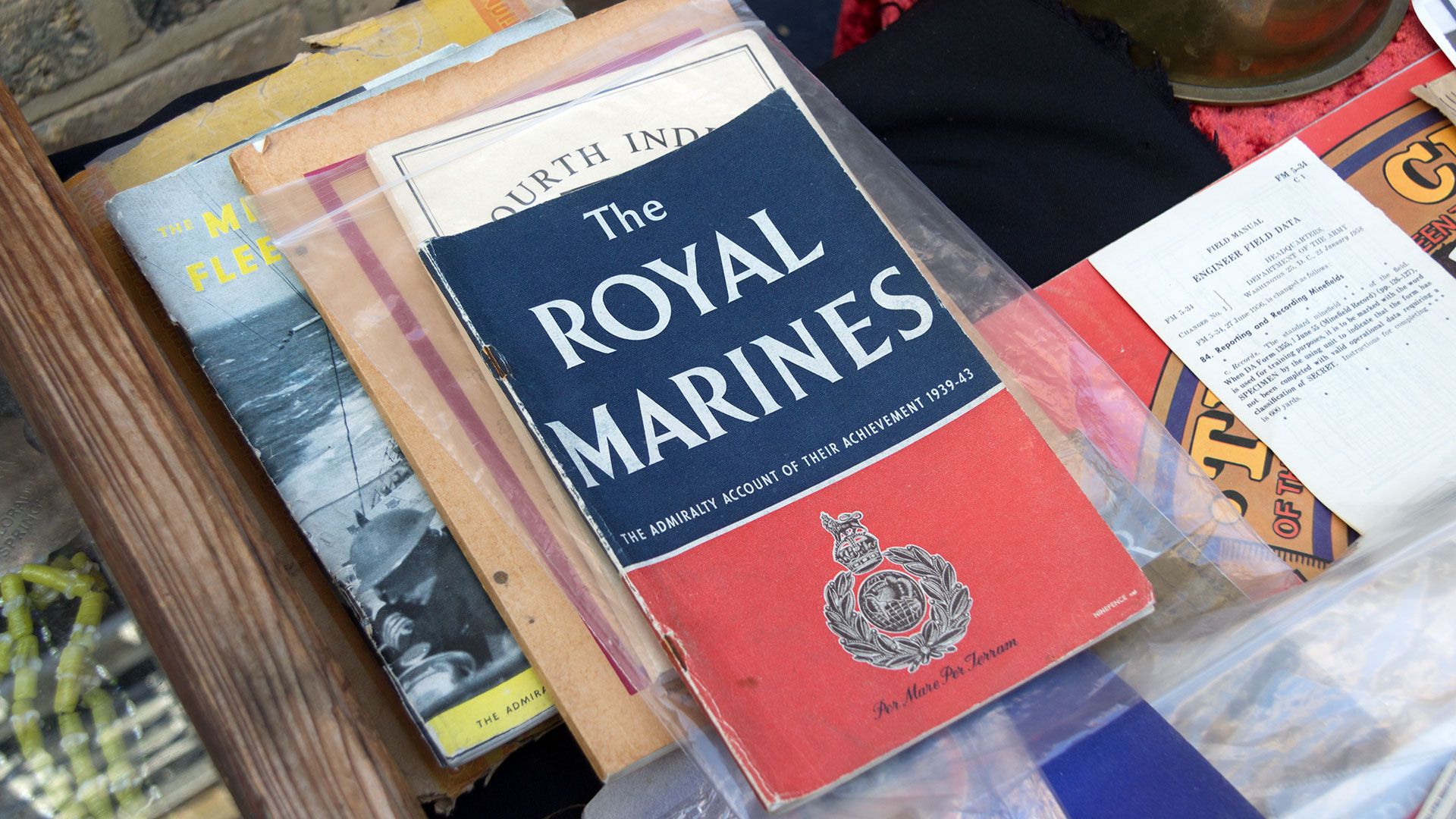 Hearts & Daggers Militaria - 19th & 20th c. Antique Militaria, Cap Badges, Medals & Many More Military Items - Camden Passage