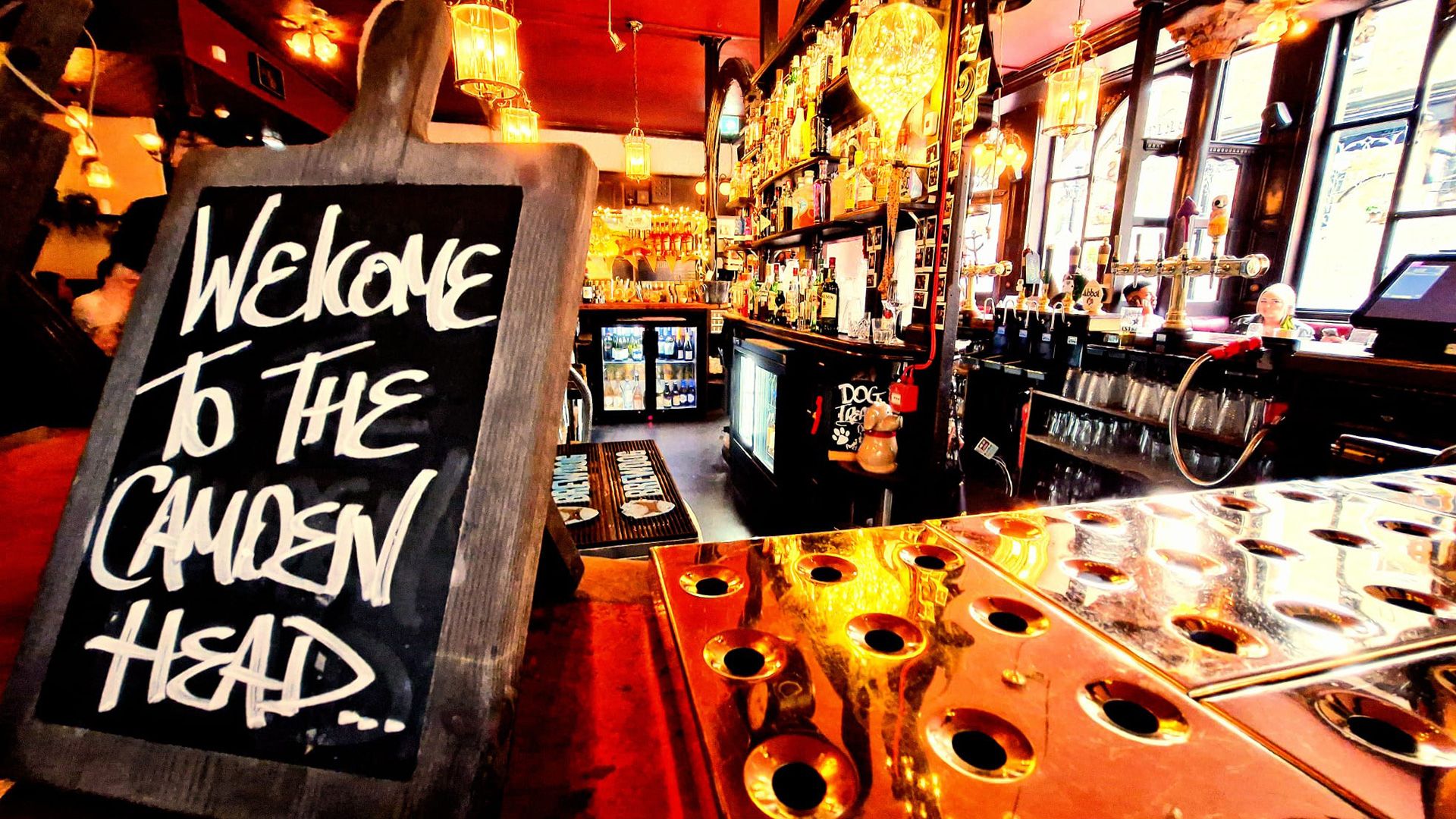The Camden Head - Traditional London Pub with an Extensive Menu and Large Beer Garden - Camden Passage