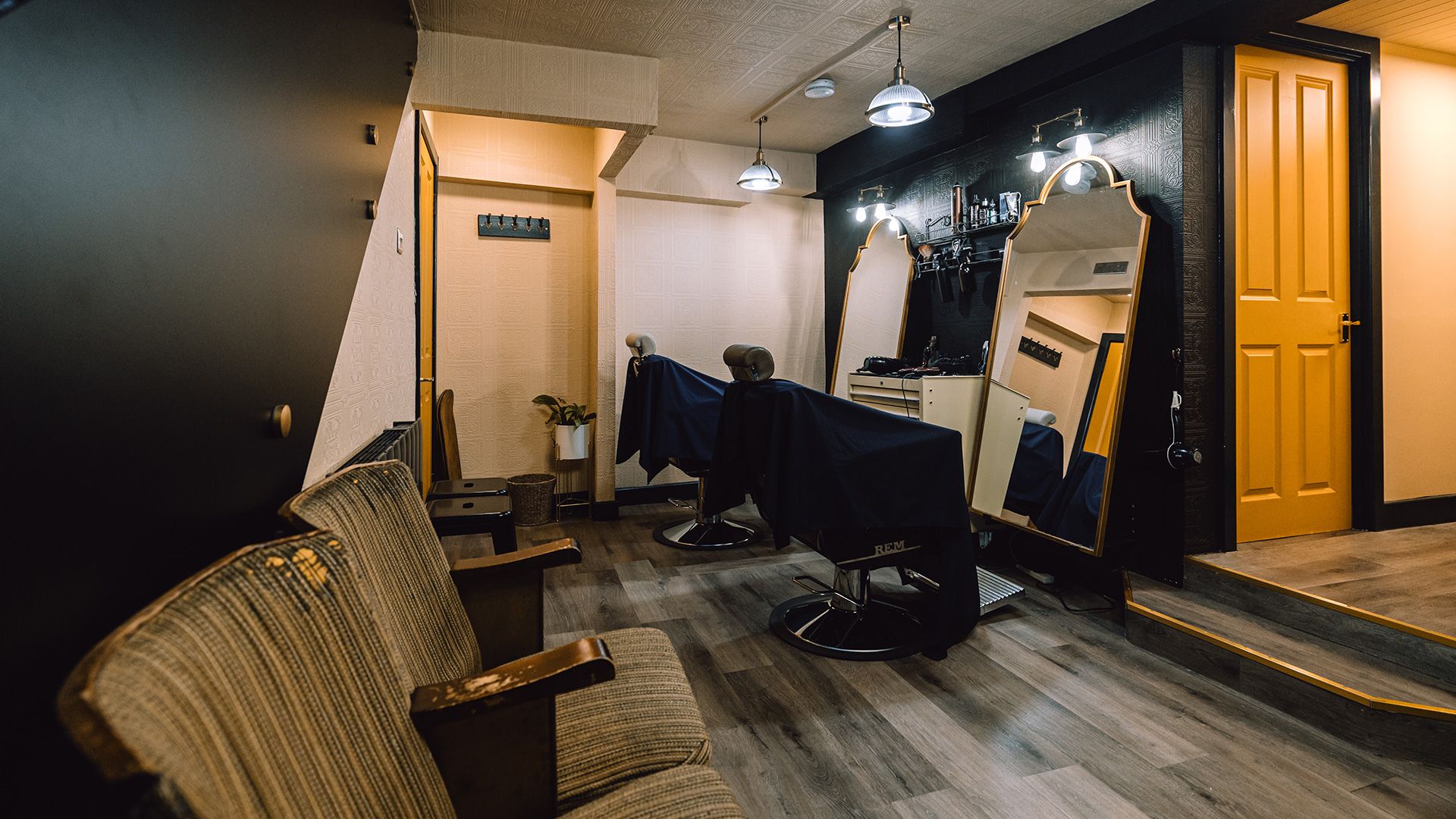 Barber Smiths Islington - Traditional Barbering with Luxury - Camden Passage