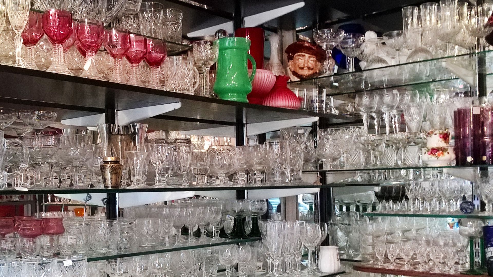 Kaveh's - Antique and Vintage Porcelain and Glass - Camden Passage