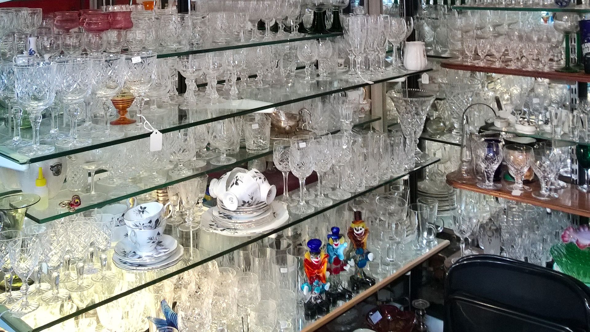 Kaveh's - Antique and Vintage Porcelain and Glass - Camden Passage