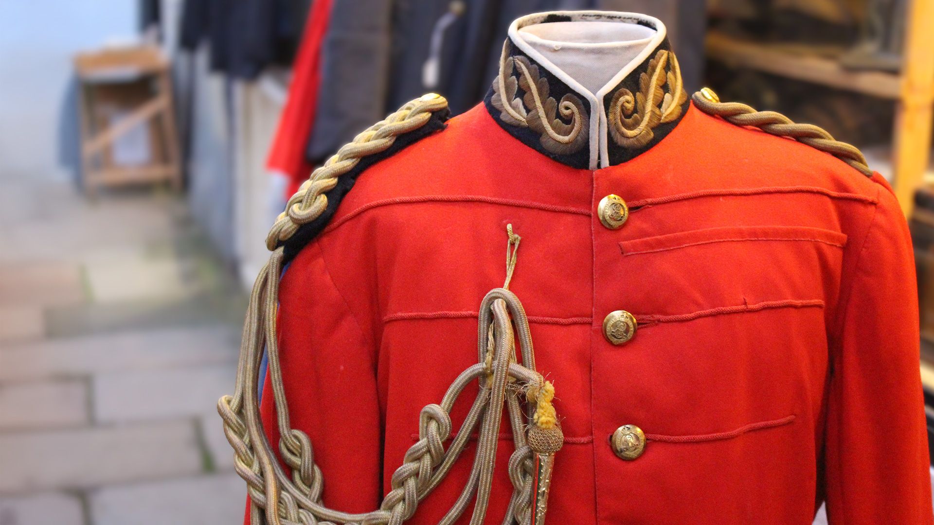 Hearts & Daggers Militaria - 19th & 20th c. Antique Militaria, Cap Badges, Medals & Many More Military Items - Camden Passage