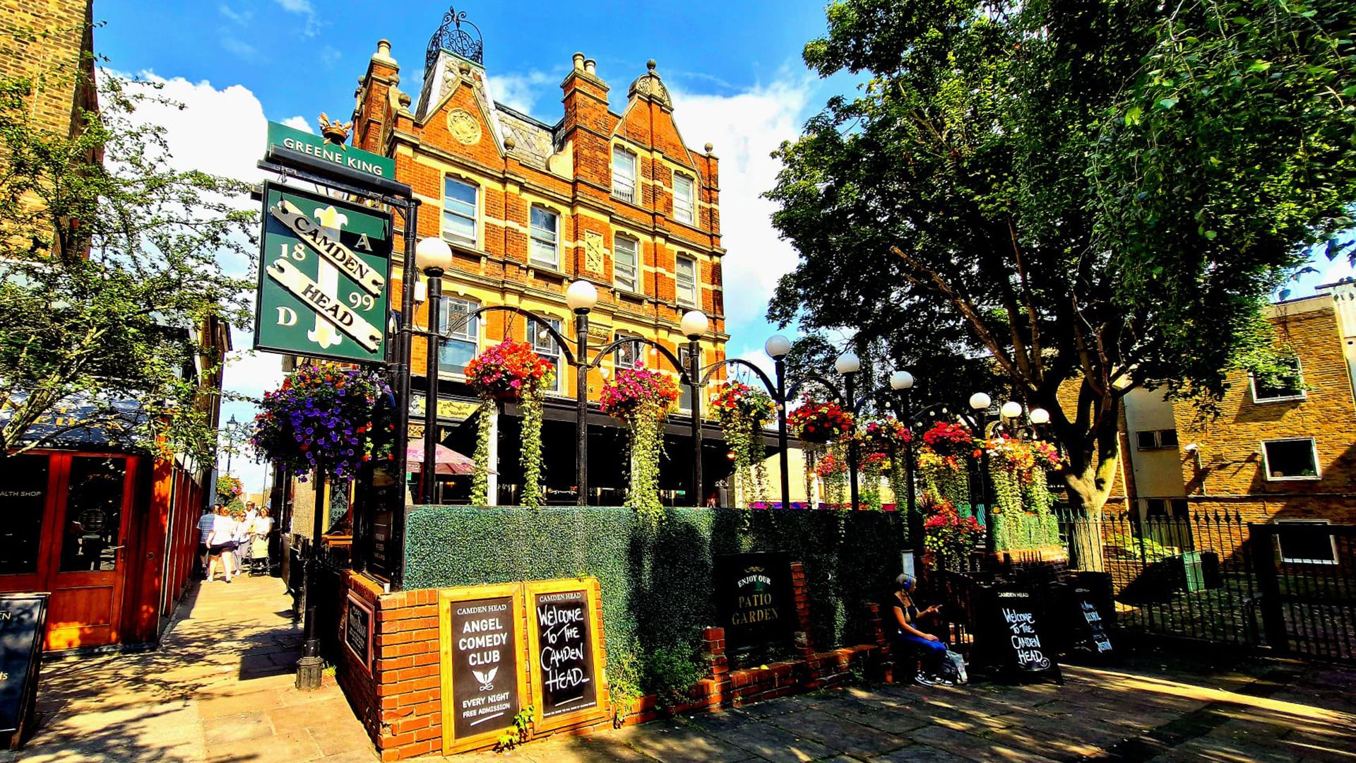 The Camden Head - Traditional London Pub with an Extensive Menu and Large Beer Garden - Camden Passage